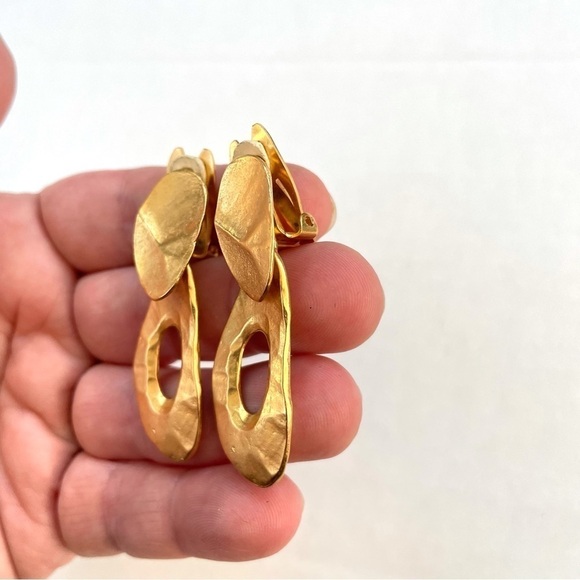 Vintage Gold Knocker Clip Earrings - Picture 2 of 5